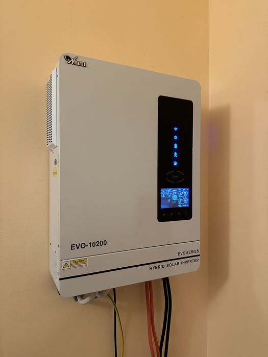 Продаж та монтаж гібридних інверторів. Системи резервного живлення