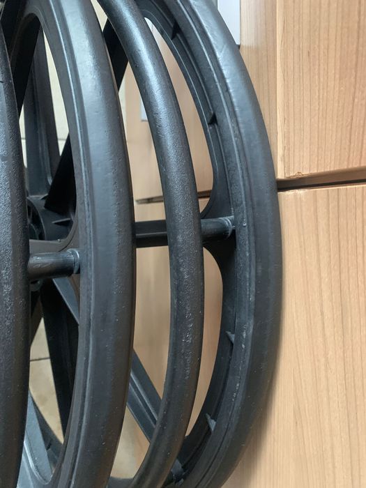 Koła obręcze do wózka inwalidzkiego tył na śrubę 24x1
