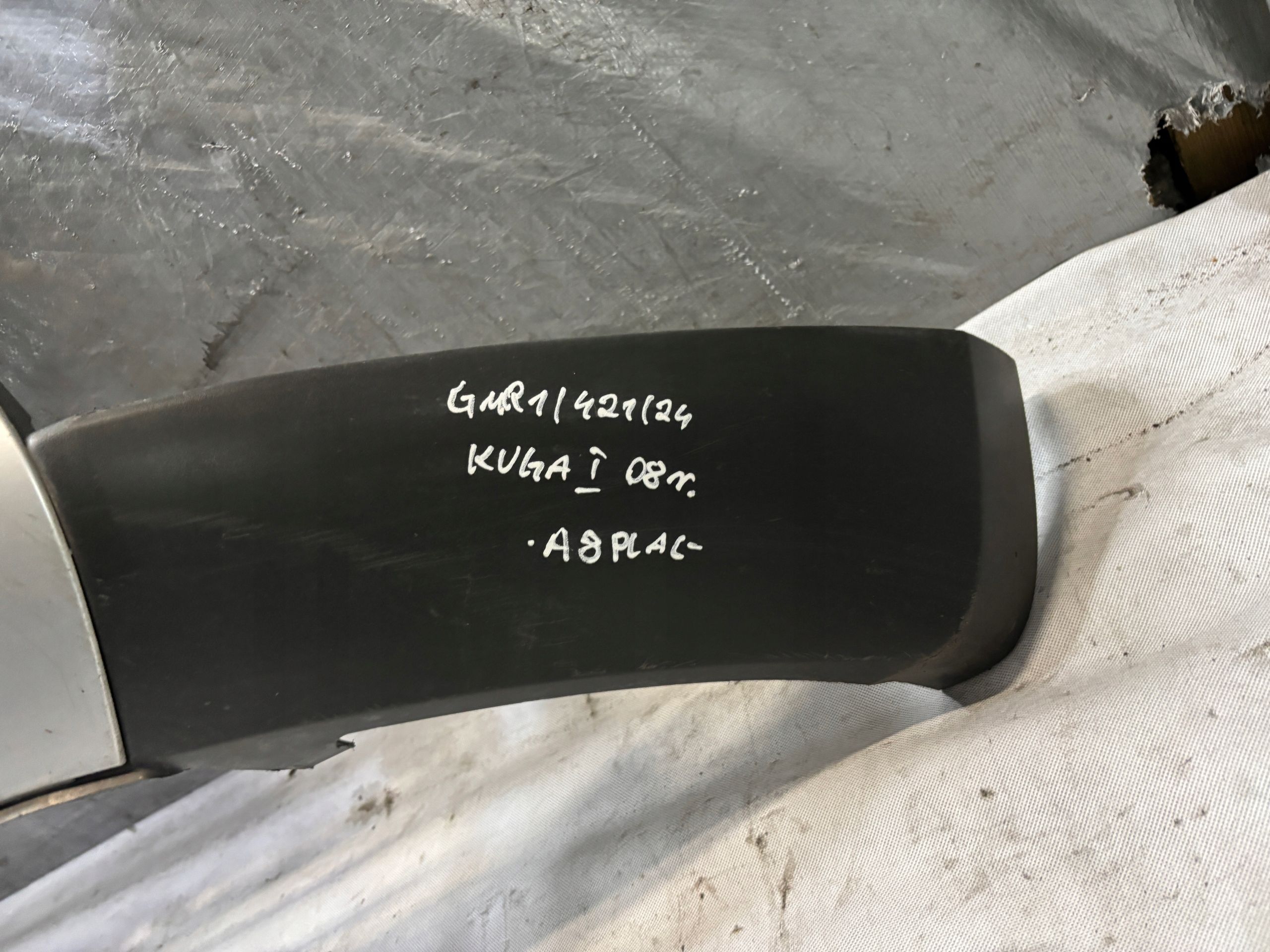 Dokładka zderzaka przedniego ford kuga i MK1 8V4117C749A