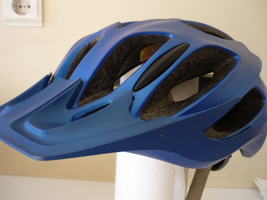 Kona Coiler e Capacete Specialized