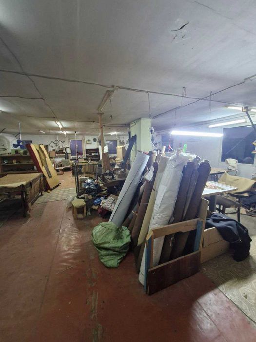Продам приватну садибу з готовим бізнесом у сфері перетяжки меблів
