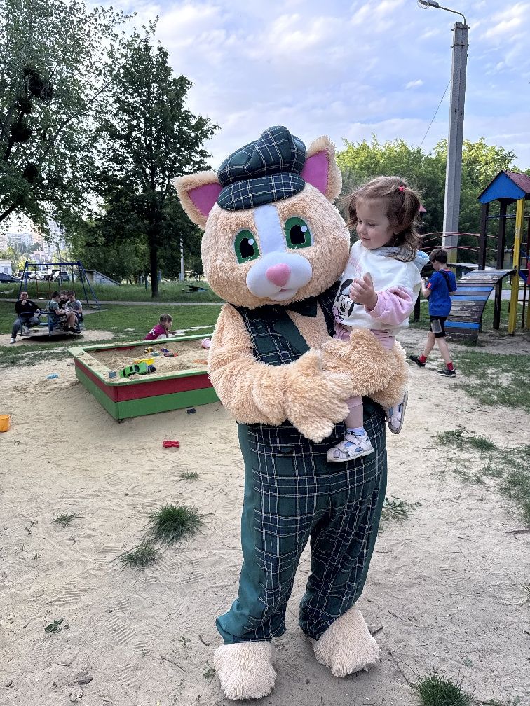 Labubu, Стич, Мурчик і Пес — чарівне привітання прямо до вас!