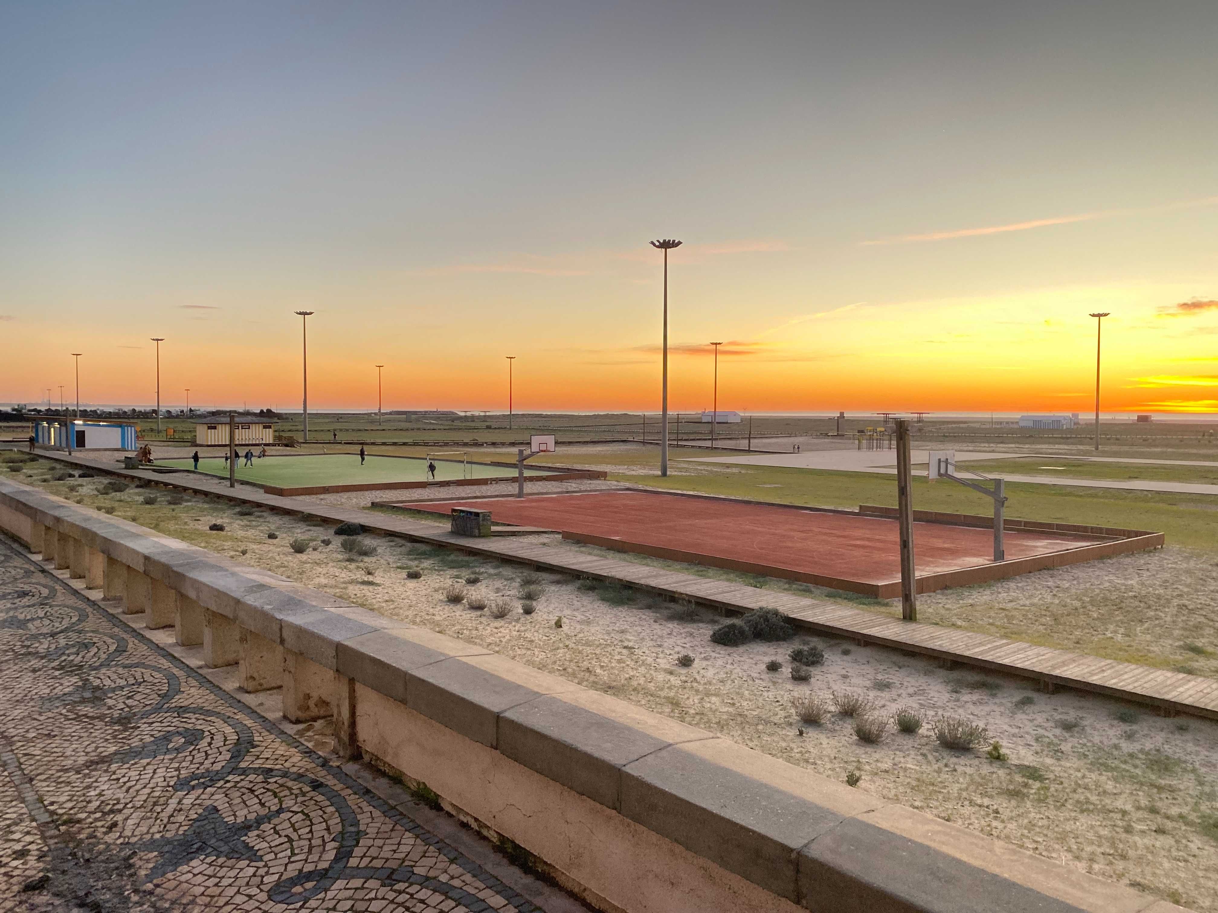 Casinha da Praia, 100 m da Praia do Relógio com Wi-fi e Terraço