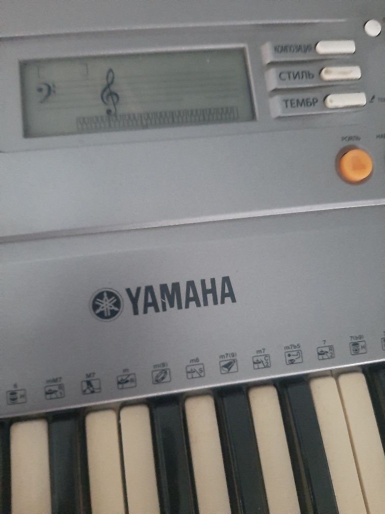 Сінтезатор Yamaha psr r-300