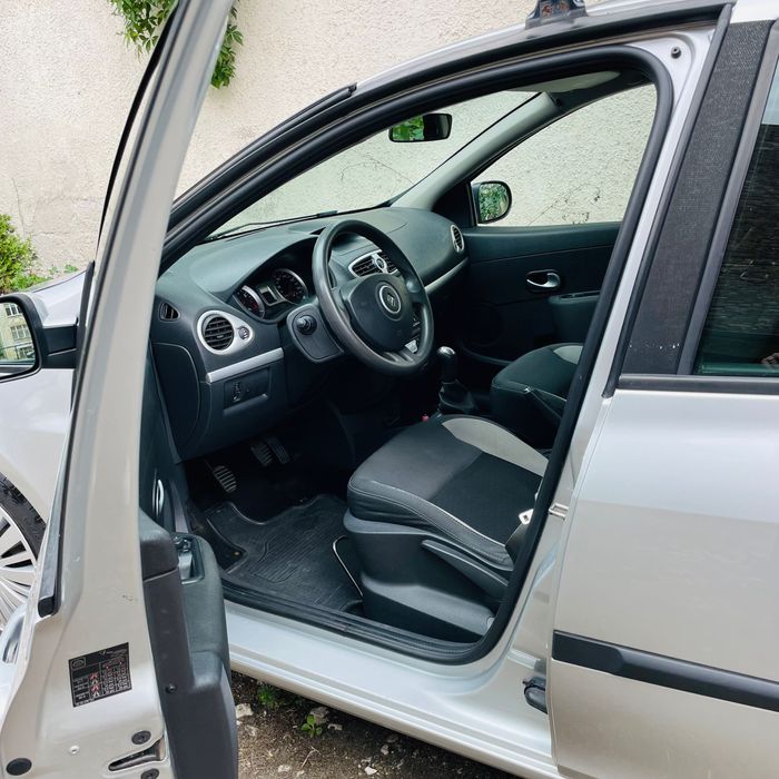 Renault Clio III 1.2, 75KM z 2011 roku