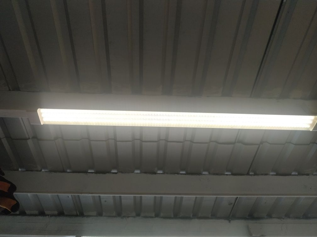 LAMPA LED PROMOCJA 12 zł BRUTTO 120 cn do garażu, warsztatu świetlówka