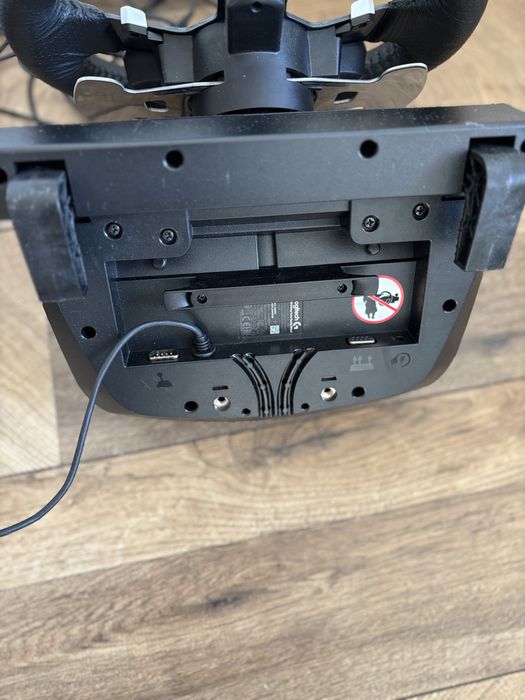 Logitech G920 Driving Force – kierownica z pedałami