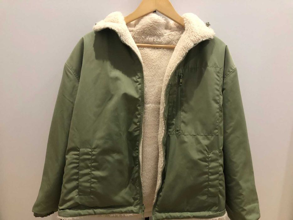 Стильна жіноча двостороння курточка розміру М