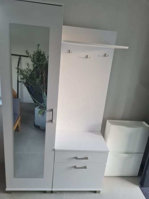 Garderoba biała używana.