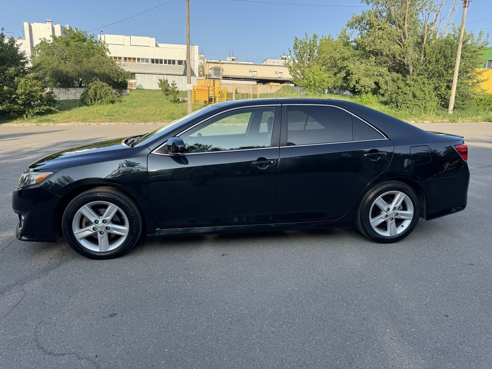 Продам TOYOTA Camry 2012 року