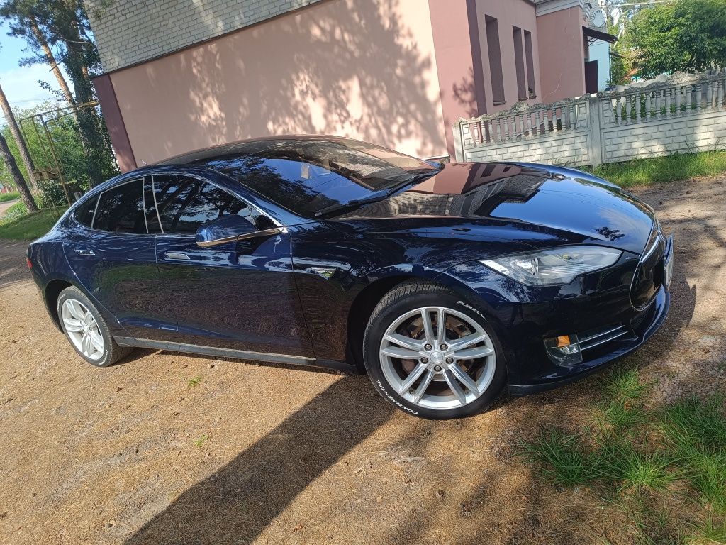 Tesla model S 85