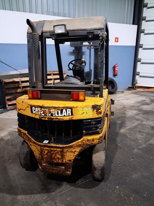 Empilhador cat 2.5t
