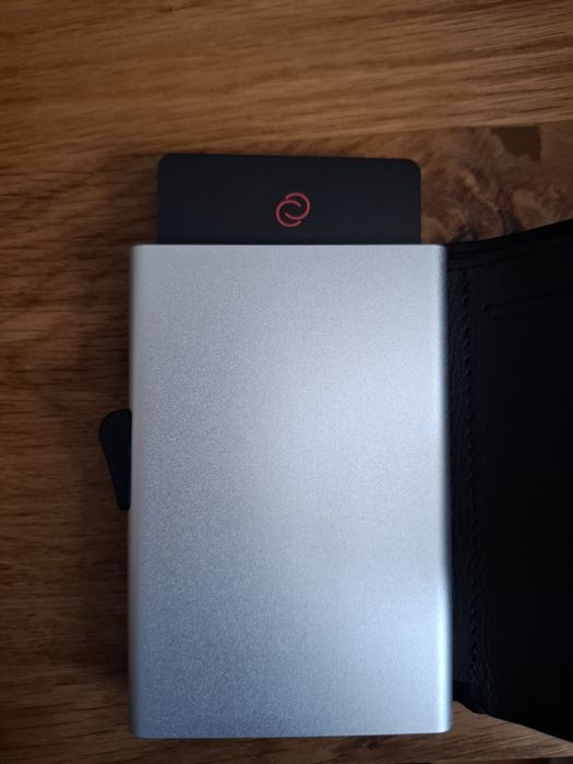 C-secure bezpieczny portfel etui na karty czarne skórzane RFID secure