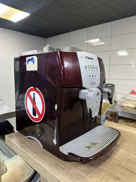 Кофемашинка Saeco Incanto