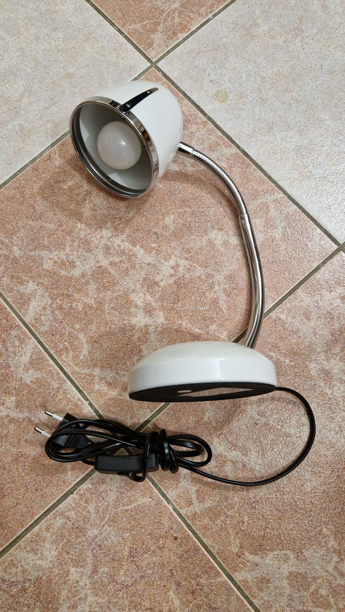 Lampka biurkowa biała