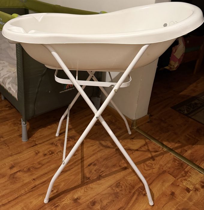 Wanienka z leżaczkiem i stojakiem dla niemowląt kąpiel