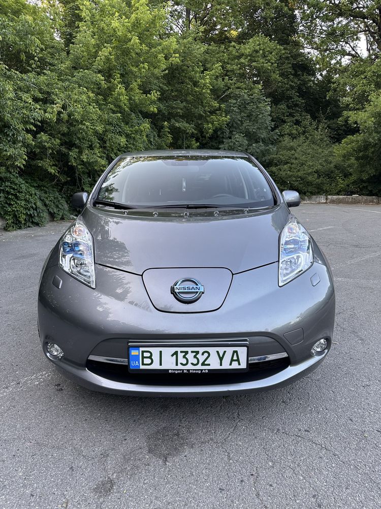 Nissan Leaf в комплектації Tekna