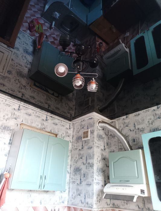 Продам 2-ком.кв.Сталинку в Центе по главному п-т Свободы