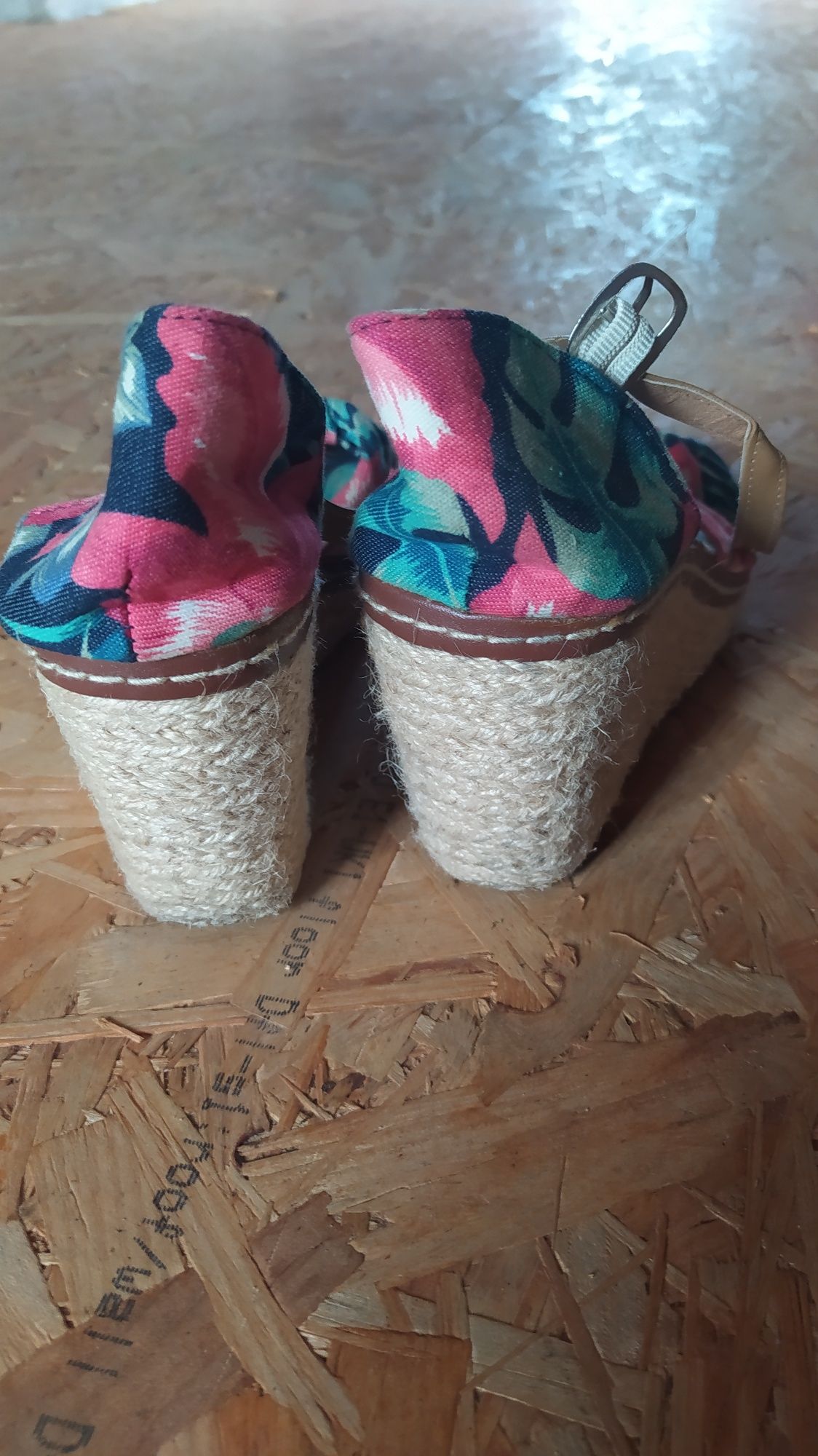 Sandały na koturnie w kwiatki boho espadryle