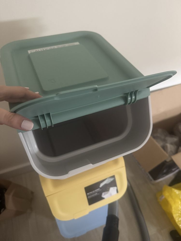 Caixotes de reciclagem empilháveis