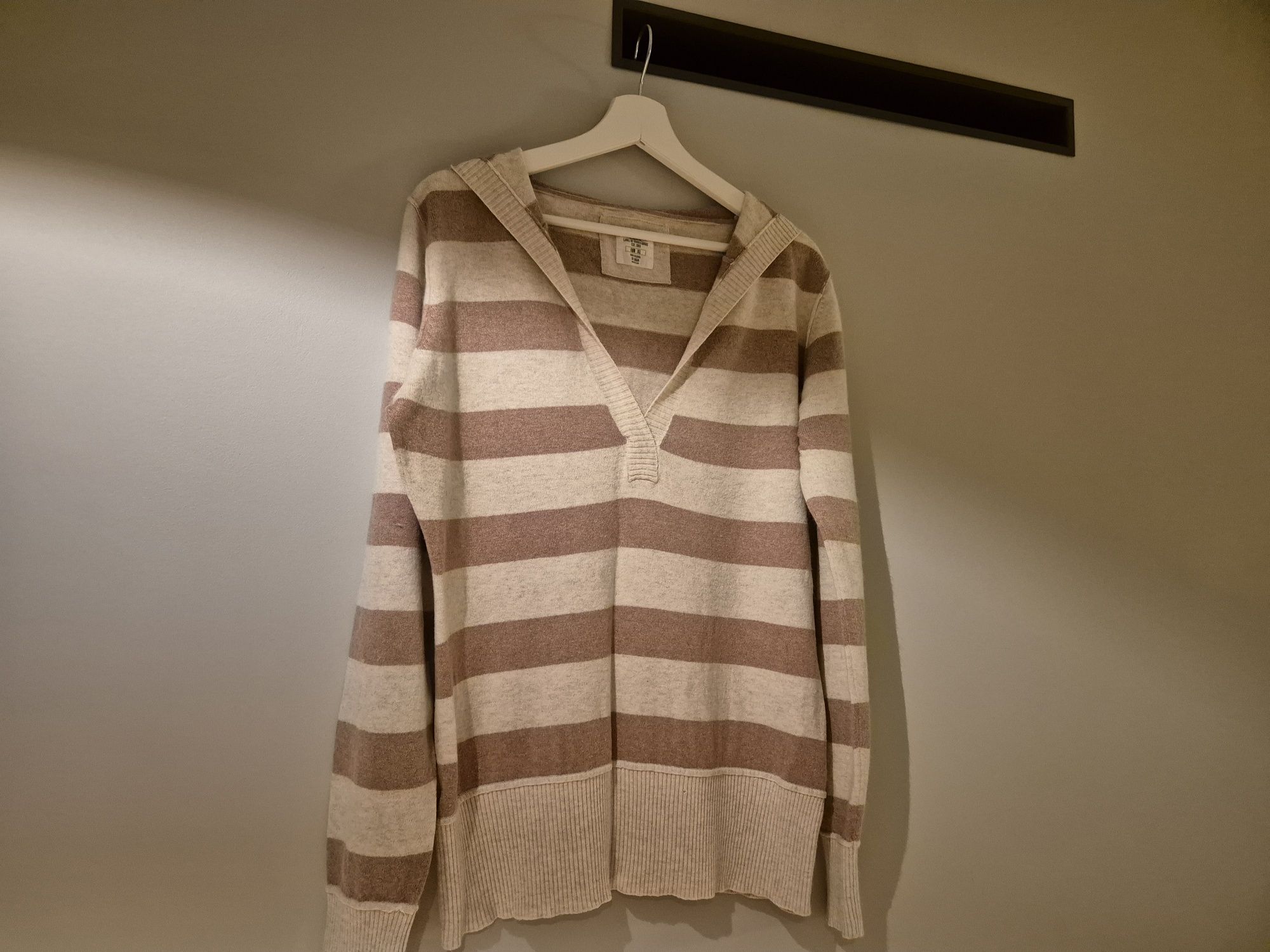 Sweter wełniany XL H&M sweterek z kapturem w pasy beżowy swetr bluzka