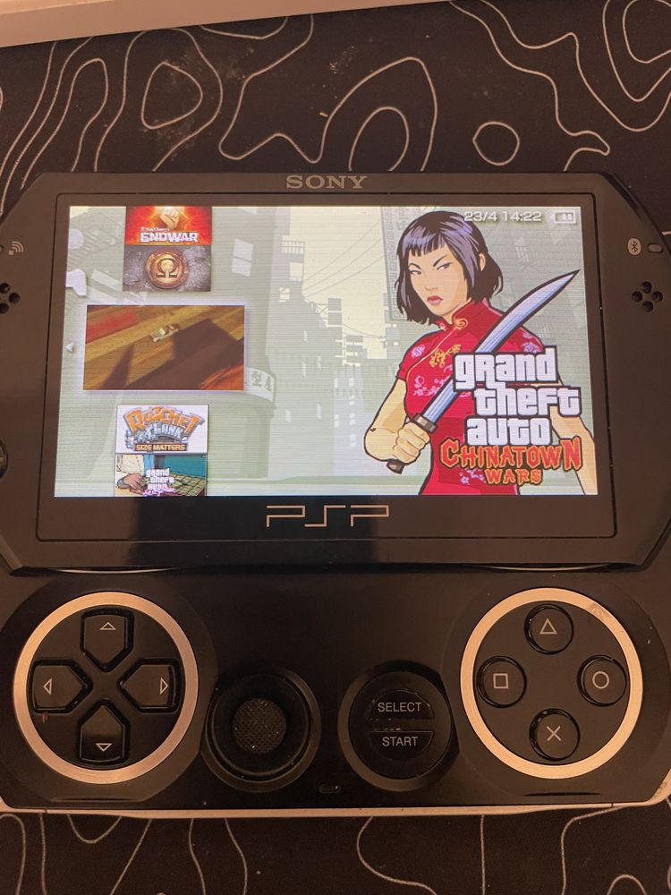 PSP GO - com 12 jogos