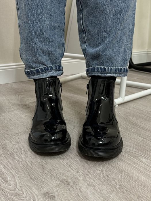 Продам чорні челсі від Dr. Martens