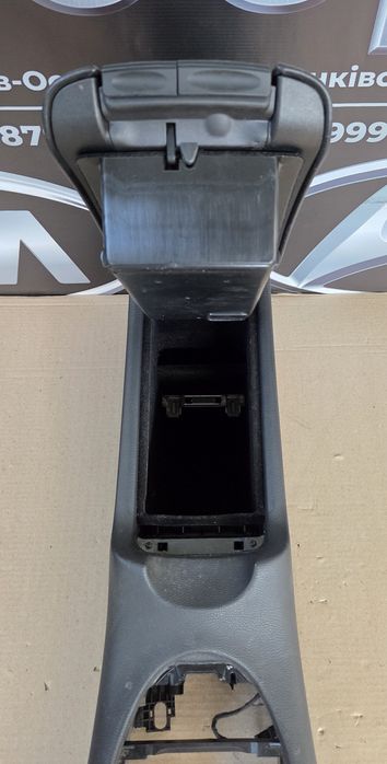 Підлокотник Мерседес ЦЛК CLK w209 розборка шрот запчастини