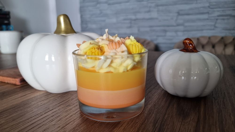Świeca sojowa ombre zapach listkami