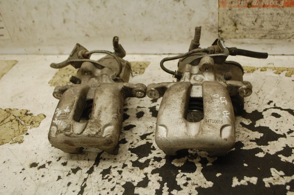 ZACISK HAMULCOWY LEKETRYCZNY LEWY PRAWY TYŁ TYLNY VW PASSAT B6