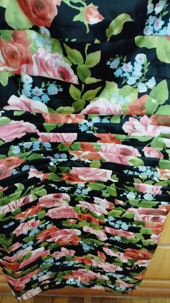 Vestido florido em bom estado