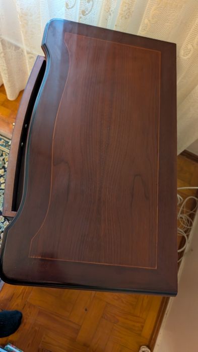 Móvel de televisão em madeira