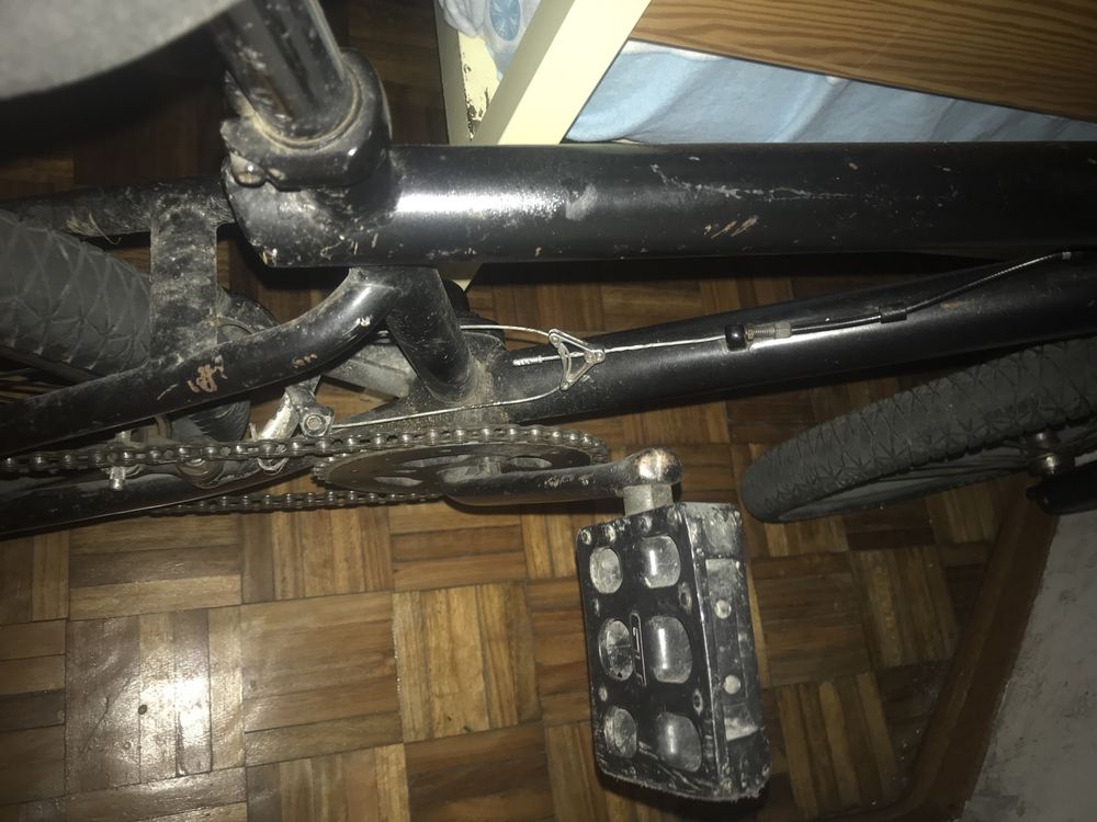 Bicileta de marca bmx,camera de ar 20, usado por um mês e nada estraga