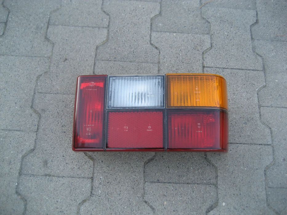 volvo 240 lampa tył prawa hella