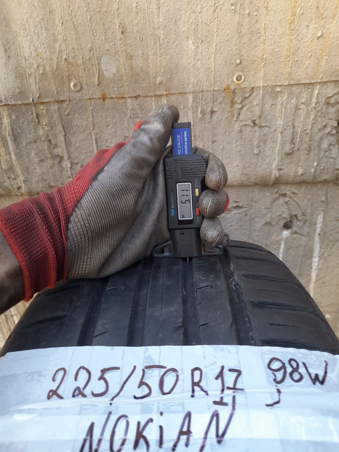 Шини Nokian Hakka Blue 2 225/50 ZR17 98W XL Б/У 5 мм