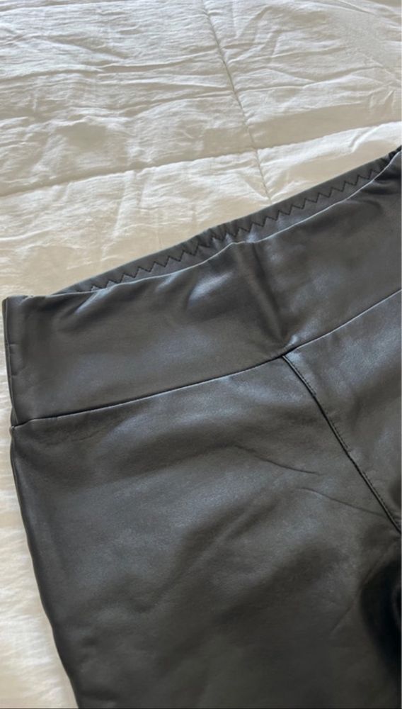 Calças leggins de pele