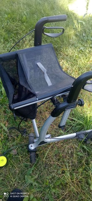 Balkonik z siatką na zakupy
