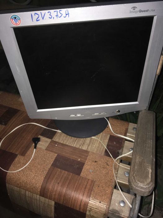 17" монітор HYNDAI L70A. Живлення на 12В.