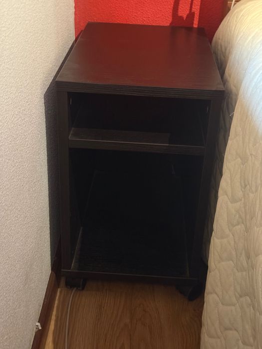 Mesa cabeceira VIHALS IKEA como nova