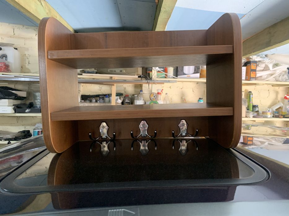 Продам полку    новую кухонную, или куда пригодится