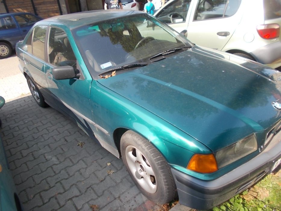 BMW E36 sedan zielony metalik 1.6 benzyna przeznaczone na części
