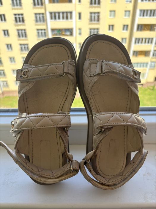 Босоніжки в стилі шанель