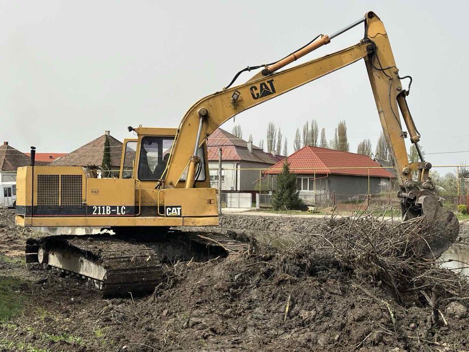 Продам екскаватор Cat 211L (болотний)