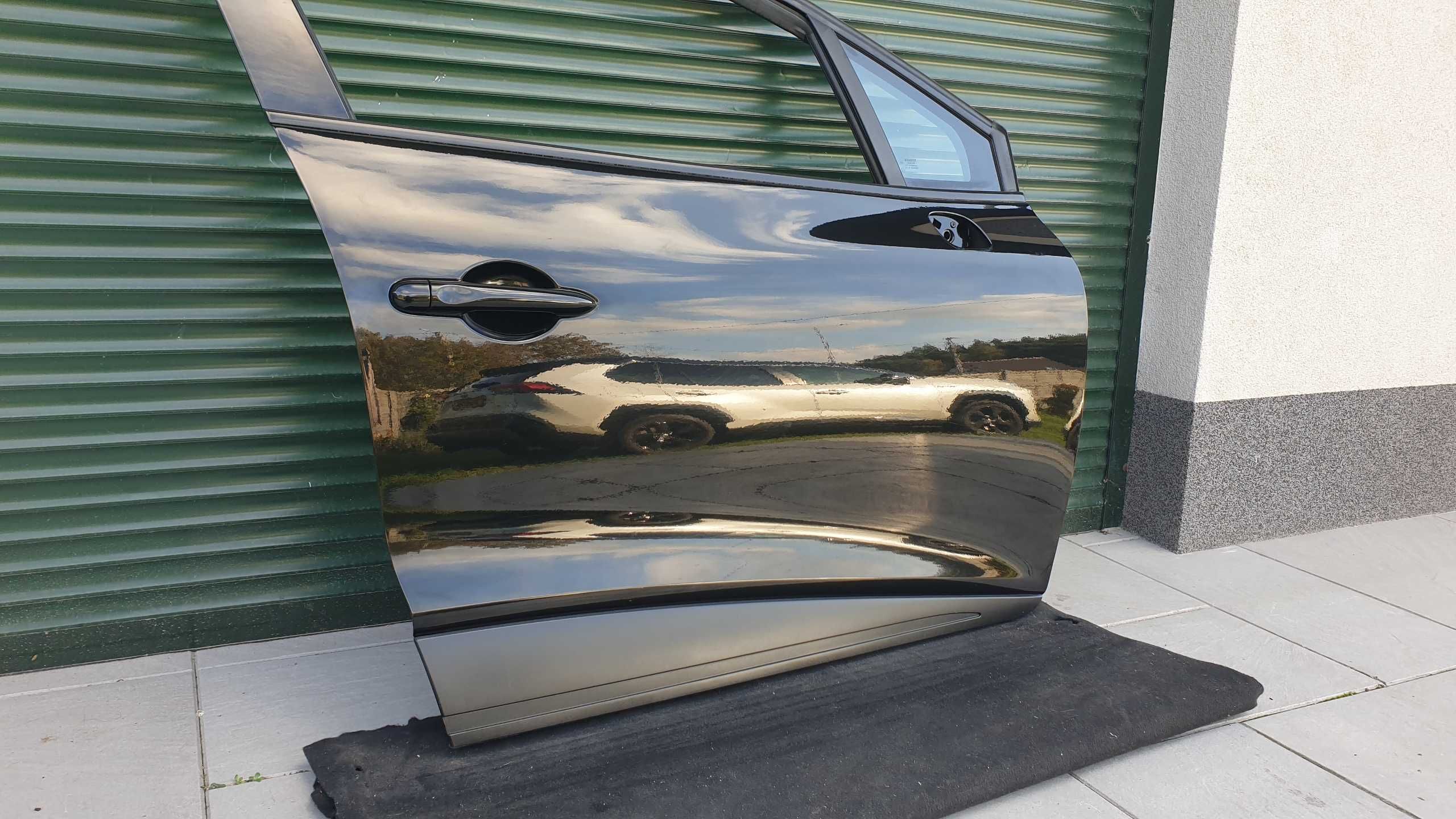 Renault Clio IV 4 drzwi prawe przednie prawy przód kolor TEGNE 31