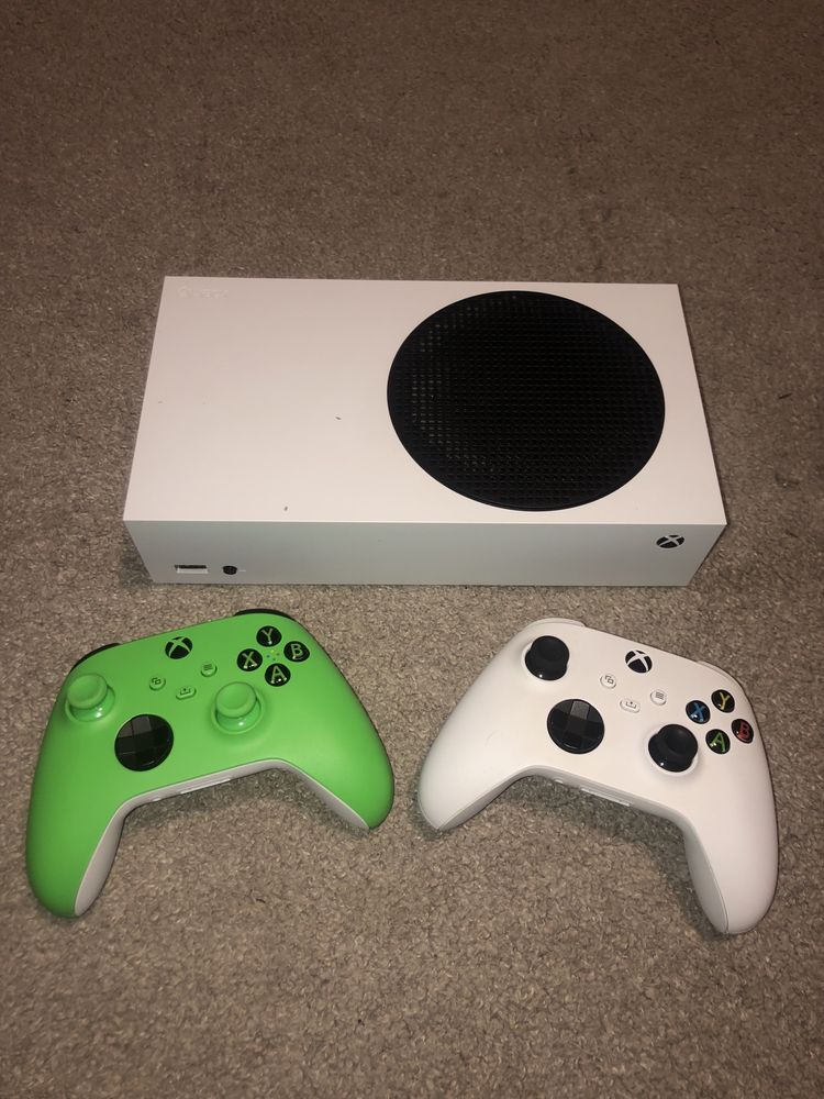 Xbox Series S, stan bardzo dobry + | dwa pady