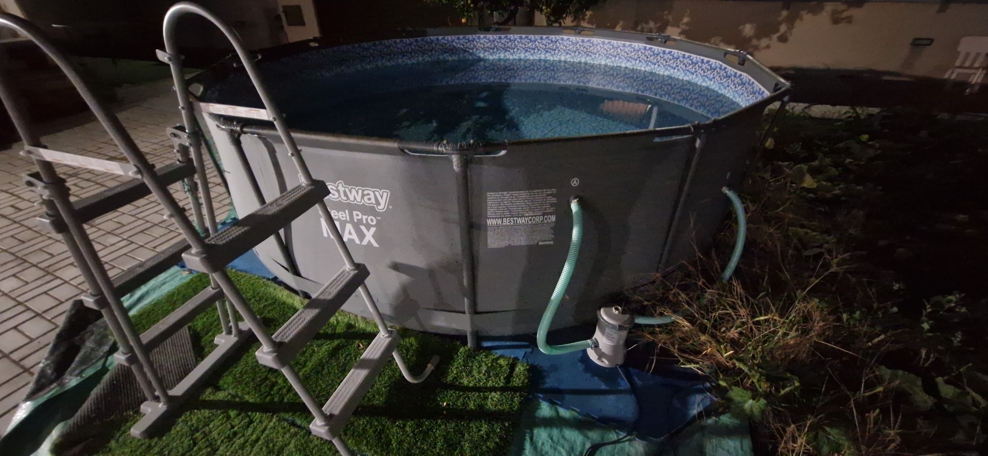 Piscina bestway 366cm x 100cm altura em bom estado ainda montada