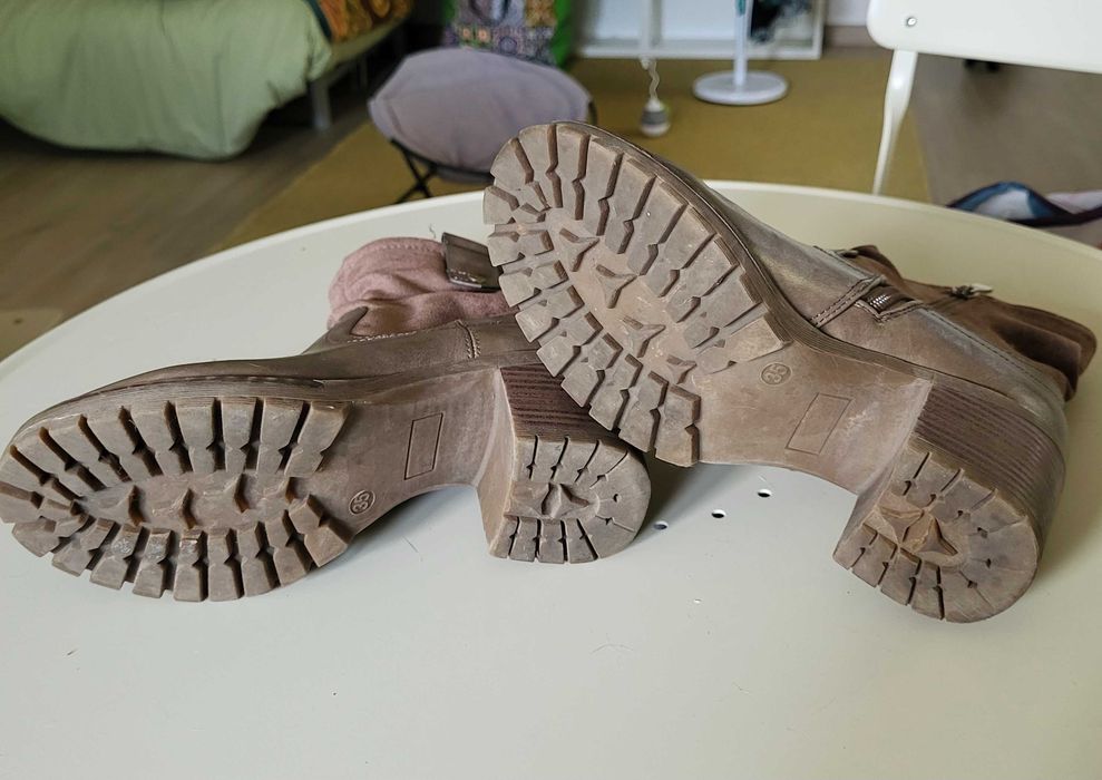 Botas em pele - TAM 35