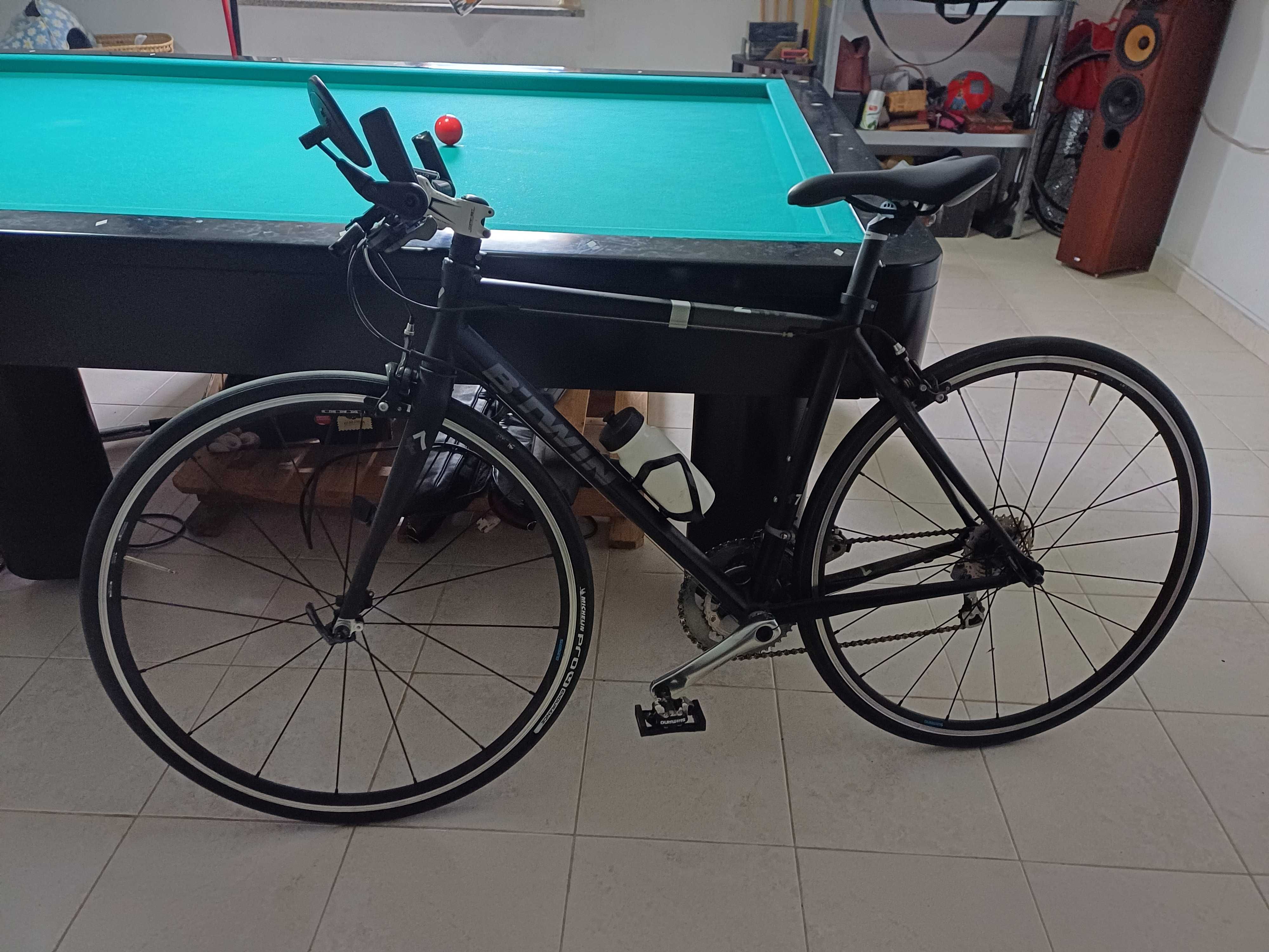 Bike estrada hibrida bem equipada