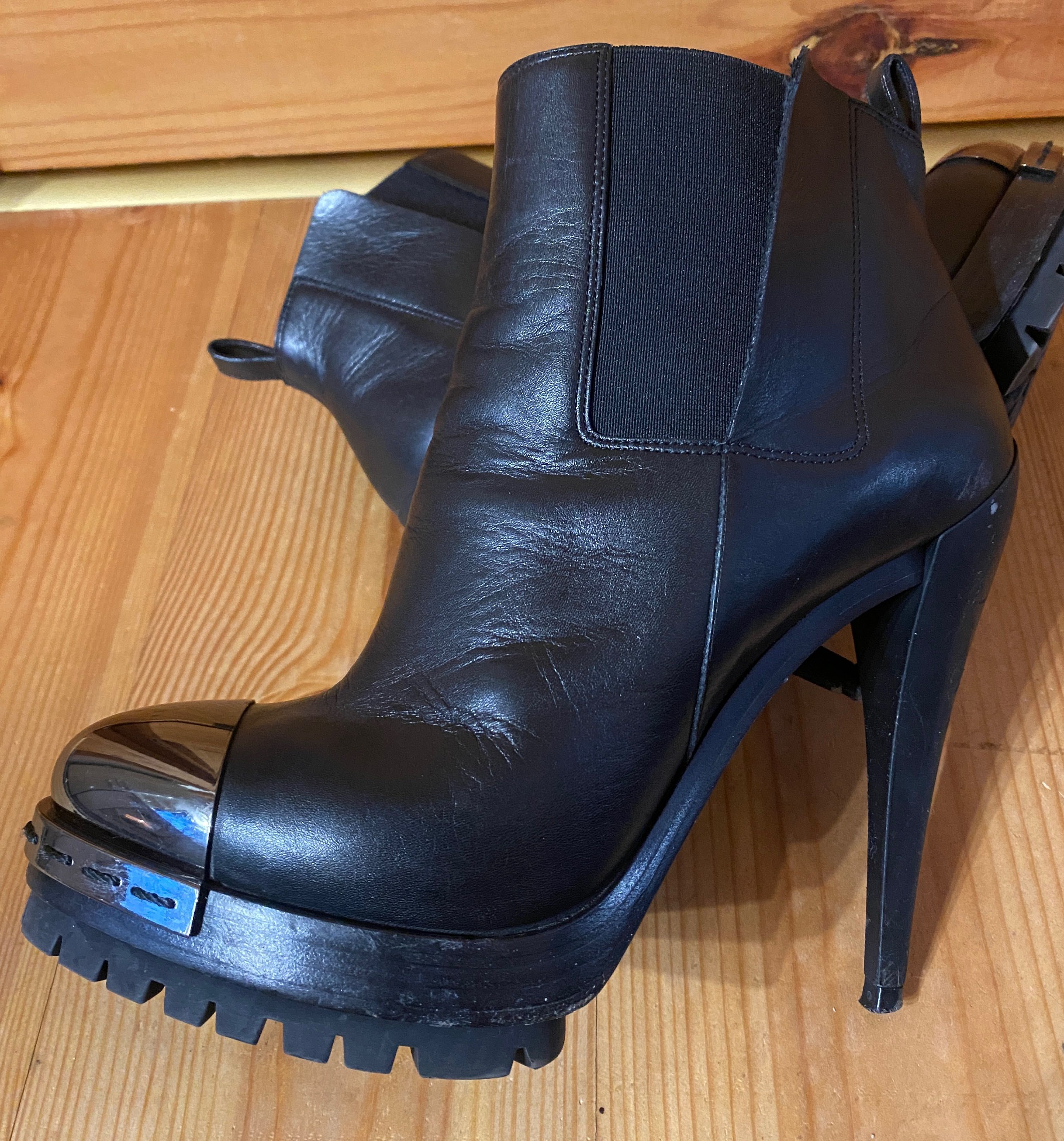 Czarne klasyczne botki szpilka obcas metal czubek glamour Casadei 37