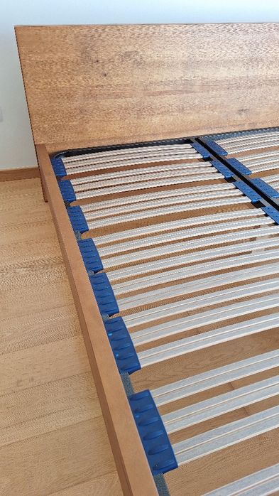 Vendo cama de casal (inclui estrado) de 160cm x 200cm.